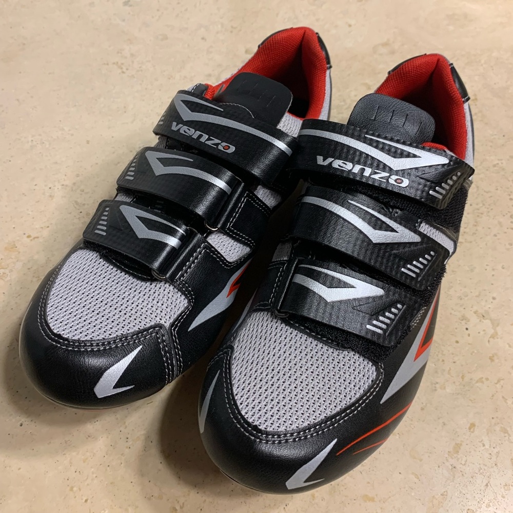 ** New Women’s cycling or spinning shoes 🚵‍♀️ **functional but damaged